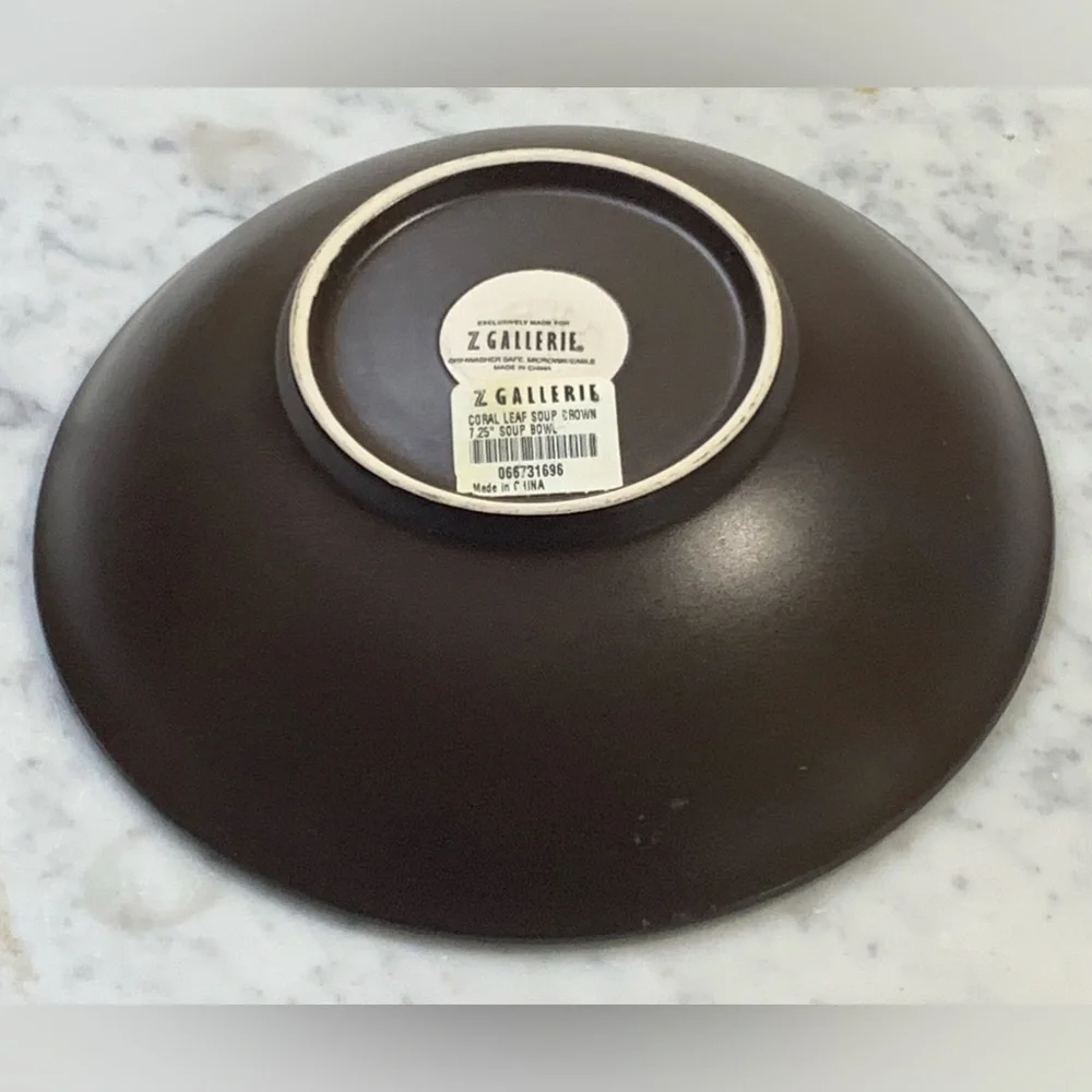 Z GALLERIE CORAL LEAF SOUP BROWN WITH CREAM 7.25 IN NEW ROUND